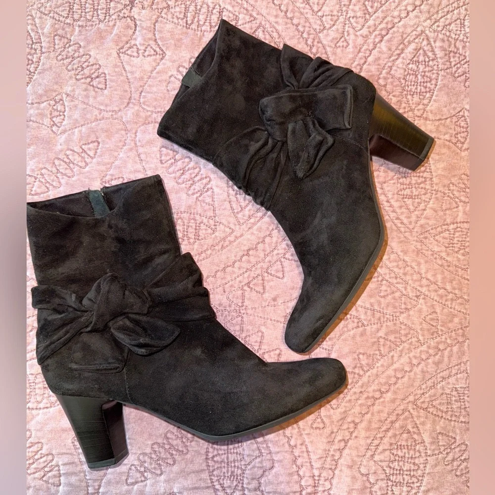 Van Eli Black Suede Heeled Boots - Picture 7 of 15
